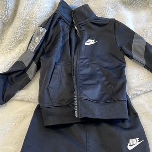 Nike tracksuit boy 12M